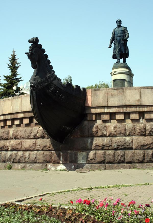 Памятник Афанасию Никитину