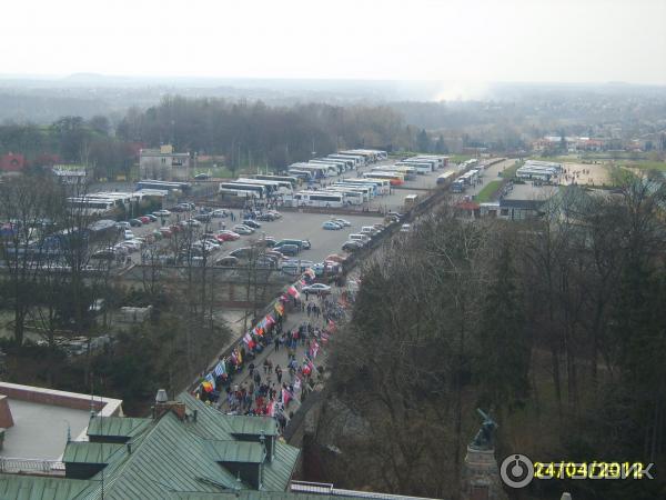 Парковка около монастыря