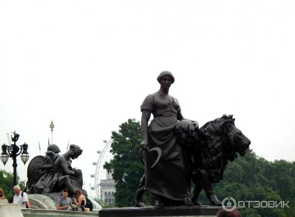 Букингемский дворец, Лондон, Мемориал Виктории