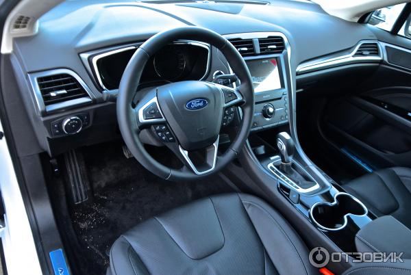 Ford Mondeo 5 2.5 6AT 149 лошадиных сил с кожаным салоном.