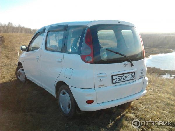 Автомобиль Toyota Funcargo хэтчбек фото