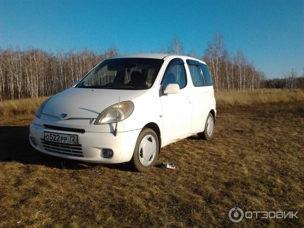 Автомобиль Toyota Funcargo хэтчбек фото