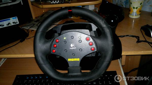 Руль Logitech MOMO Racing Force Feedback фото