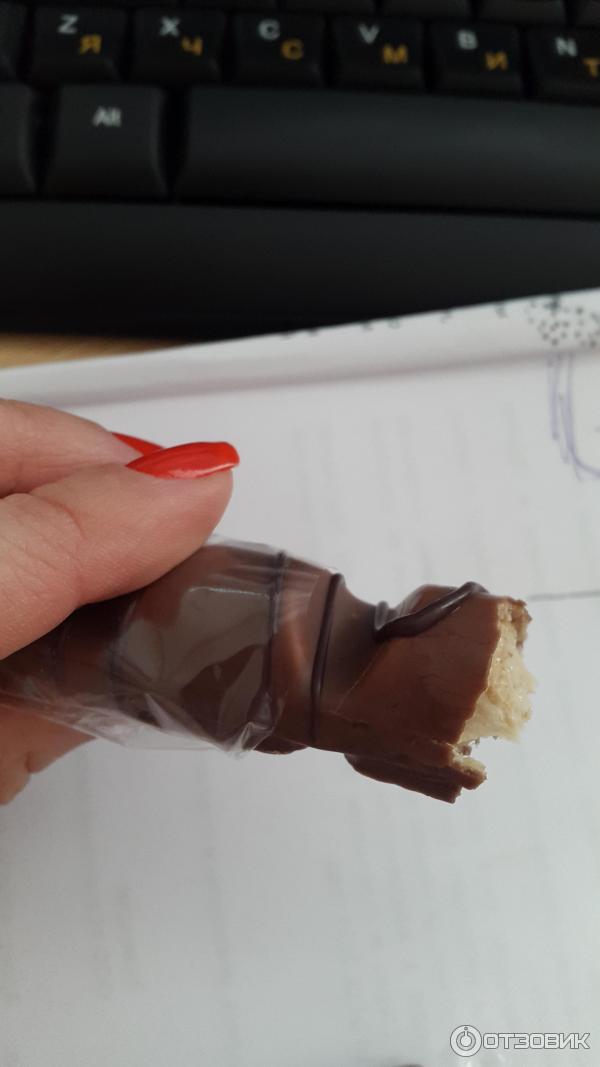 Вафли Kinder bueno покрытые молочным шоколадом с молочно-ореховой начинкой фото