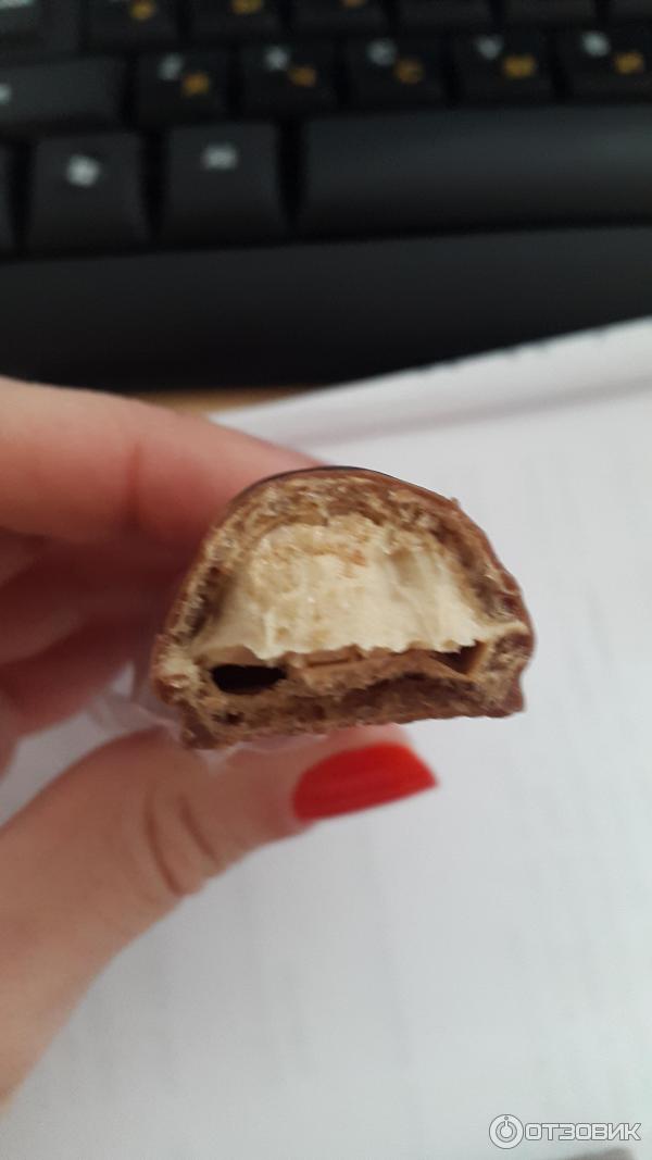 Вафли Kinder bueno покрытые молочным шоколадом с молочно-ореховой начинкой фото