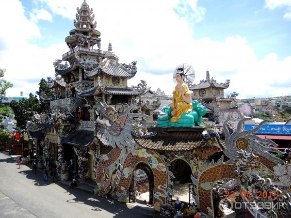 Пагода Linh Phuoc в Далате