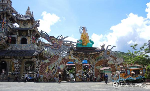 Пагода Linh Phuoc в Далате