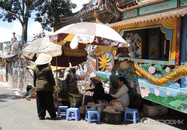 Пагода Linh Phuoc в Далате