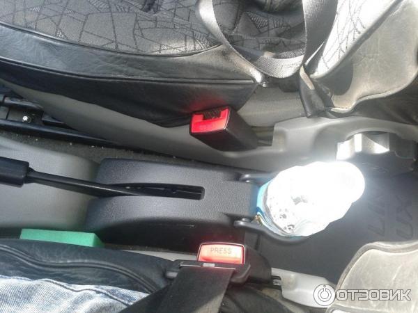 бутылка 0.5 влазит, но некоторые влазят с трудом