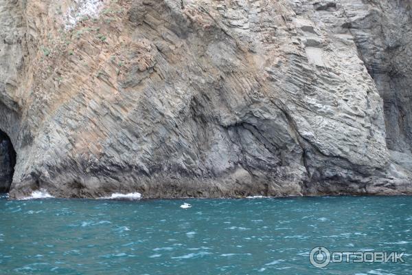 Морские прогулки вдоль потухшего вулкана Кара-даг на Веге