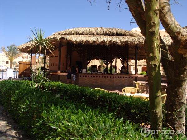 Бар у главного бассейна отеля Iberotel Makadi Oasis