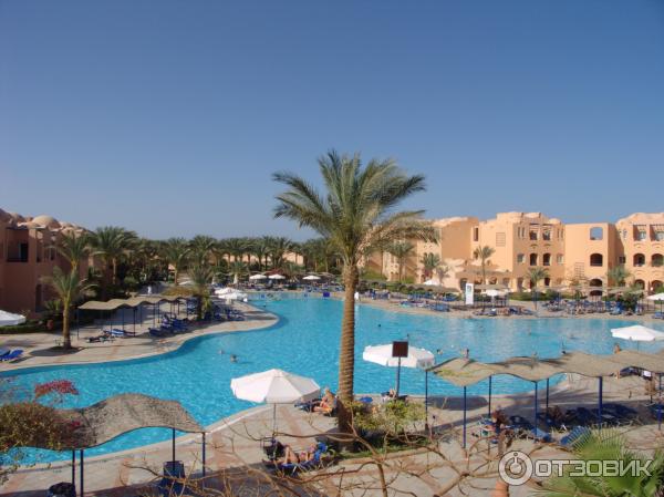 Главный бассейн отеля Iberotel Makadi Oasis