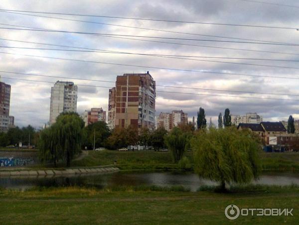 Город и озеро