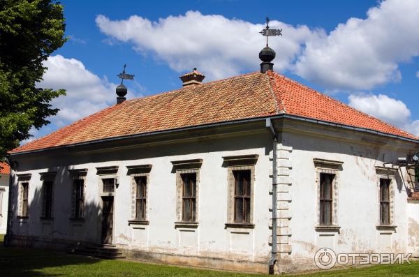 Пажайслис, официна