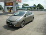 Автомобиль Toyota Prius - хэтчбек фото