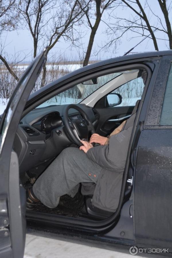 Автомобиль ВАЗ Lada Vesta седан фото