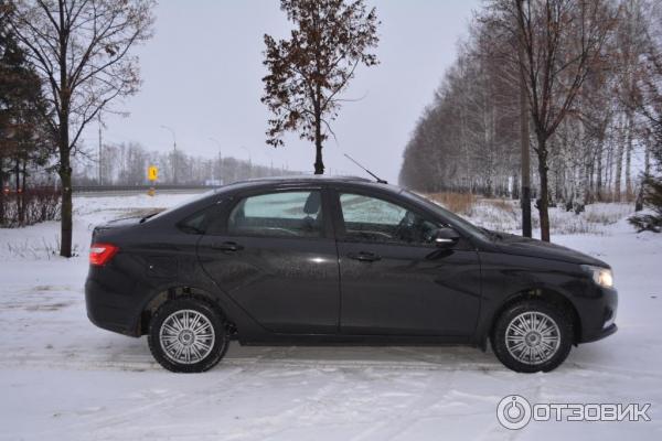 Автомобиль ВАЗ Lada Vesta седан фото