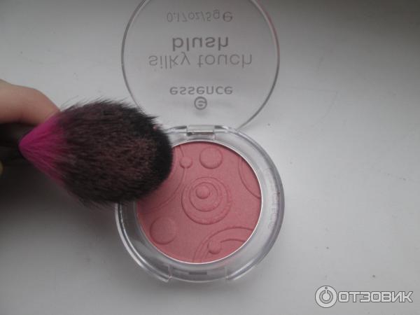 Румяна компактные Essence Silky touch blush фото