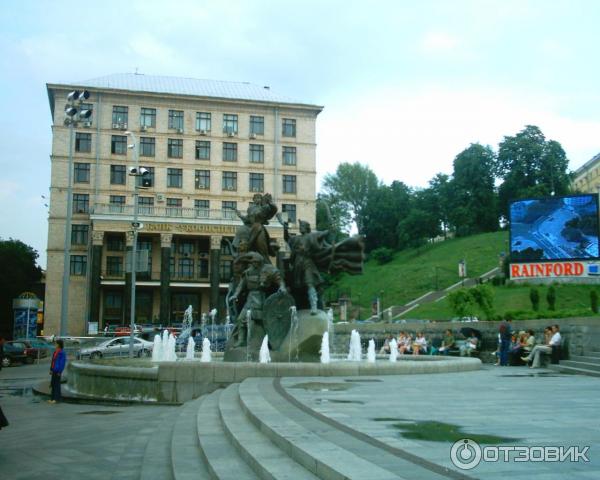 Памятник основателям Киева