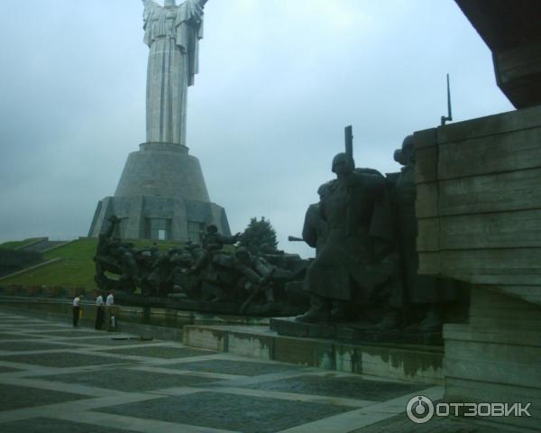 Мемориал освободителям и Родина-Мать