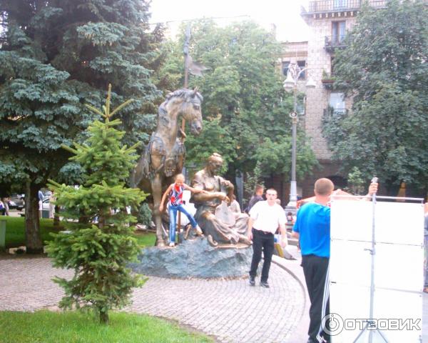 Памятник казаку