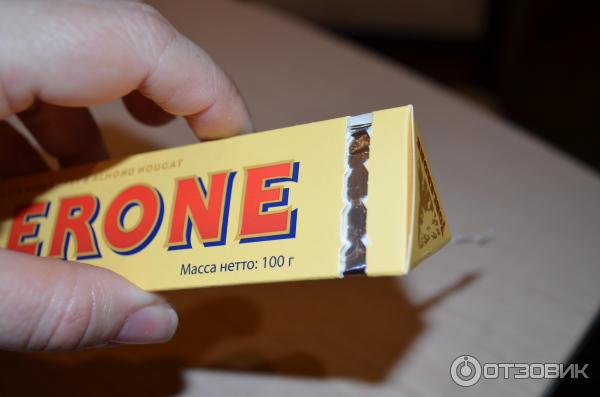 Швейцарский молочный шоколад Toblerone с медово-миндальной нугой фото