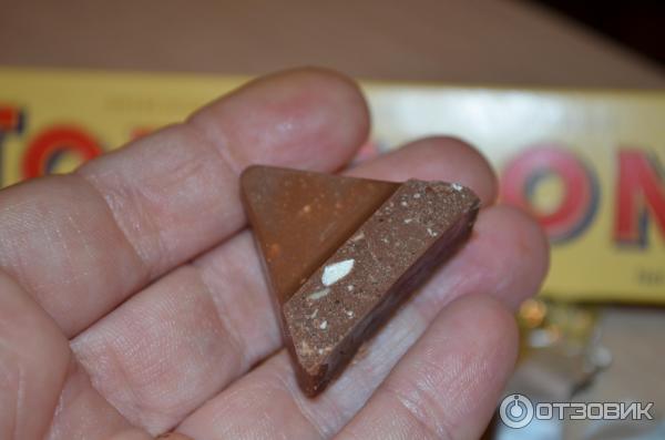 Швейцарский молочный шоколад Toblerone с медово-миндальной нугой фото