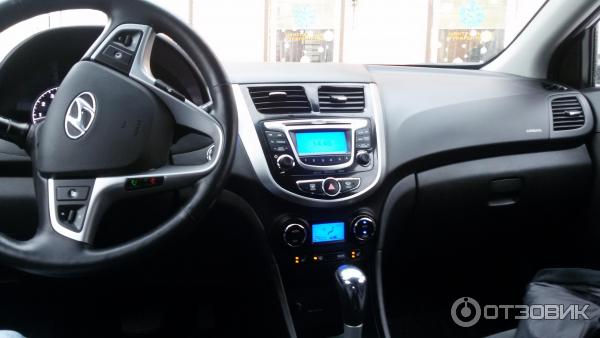 Автомобиль Hyundai Solaris - хэтчбек фото