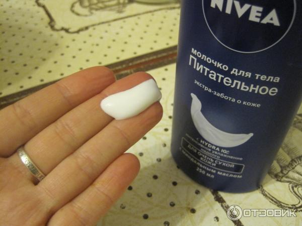 Питательное молочко для тела Nivea Для очень сухой кожи с миндальным маслом фото