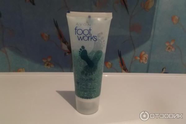 Тонизирующий скраб для ног Avon Foot Works с морской солью фото