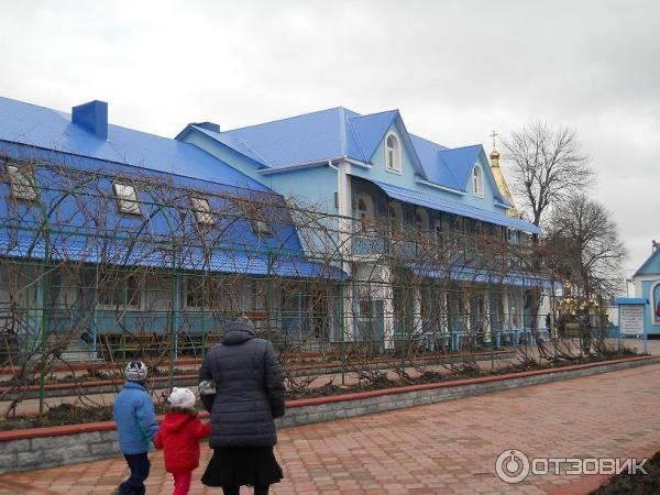 Почаевская лавра. Источник Св. Анны (Украина, Почаев) фото