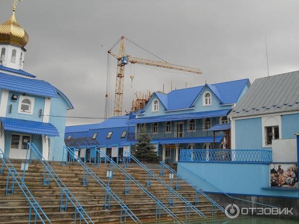 Почаевская лавра. Источник Св. Анны (Украина, Почаев) фото