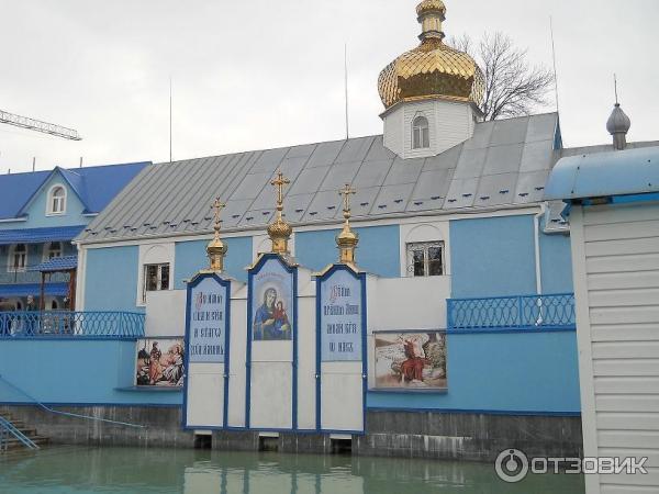 Почаевская лавра. Источник Св. Анны (Украина, Почаев) фото