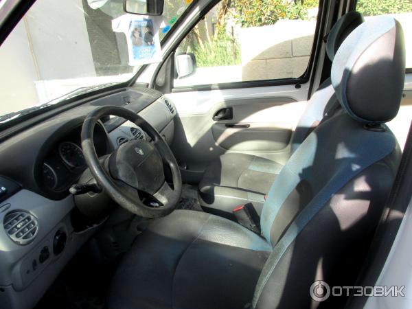 Автомобиль Renault Kangoo минивэн фото