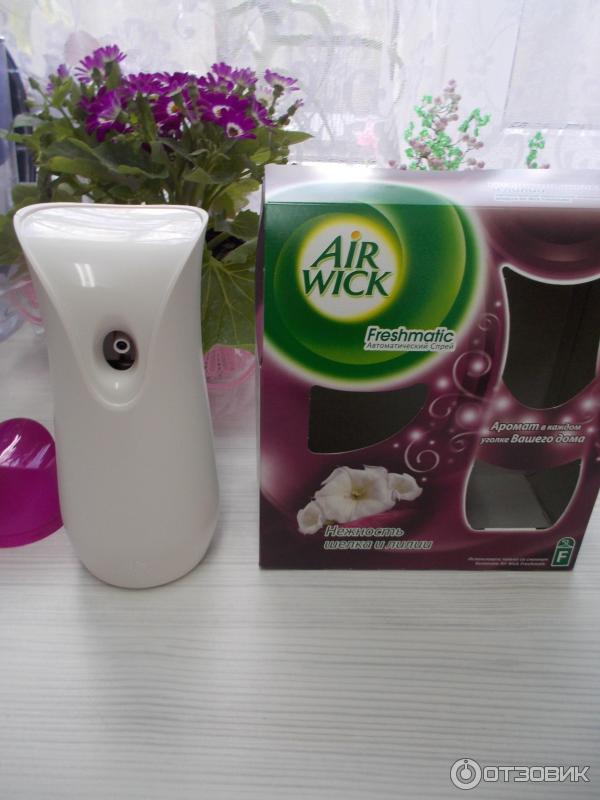 Автоматический освежитель воздуха AirWick FreshMatic