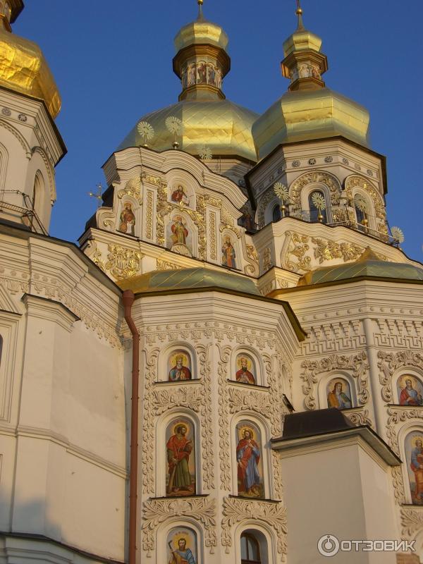 В лучах солнца на рассвете