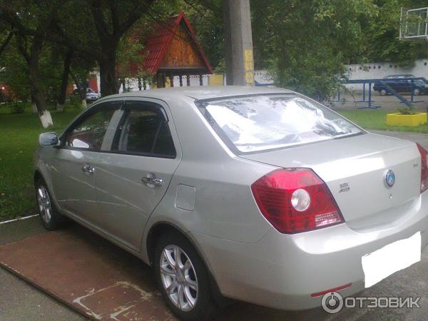 Автомобиль Geely MK седан фото