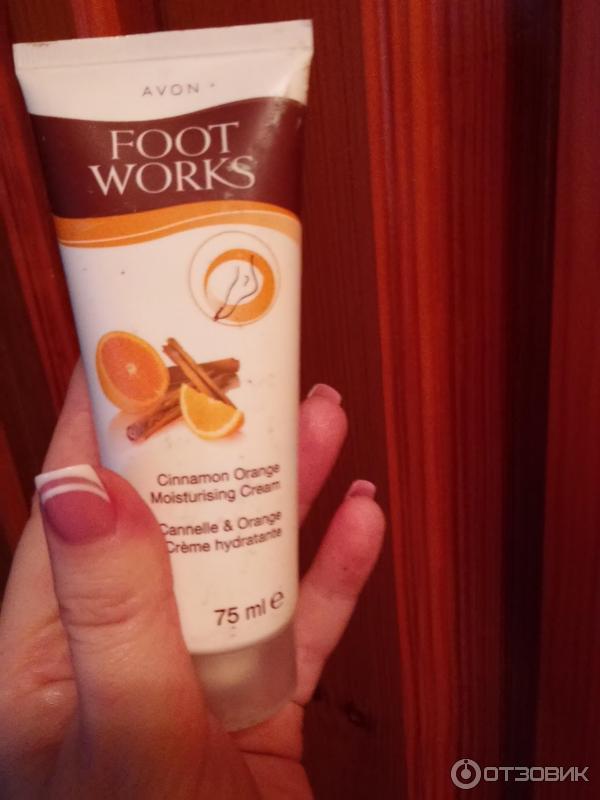 Увлажняющий крем для ног Avon Foot Works Апельсин и корица фото