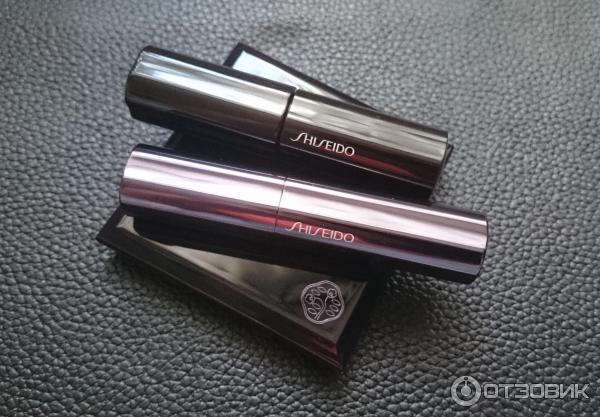 Помада-блеск Shiseido Lacquer Rouge фото