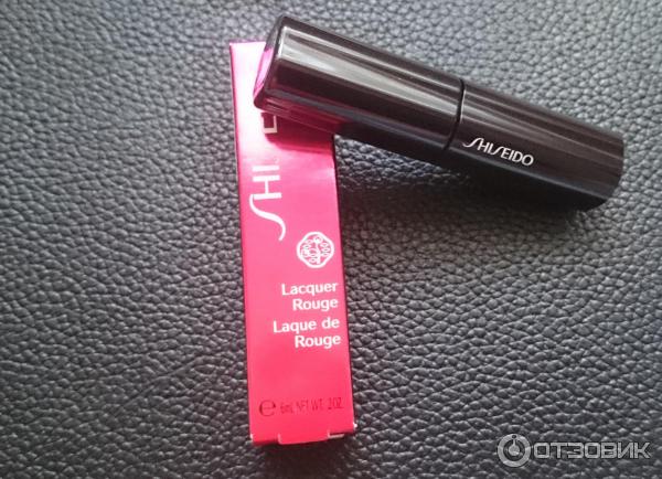 Помада-блеск Shiseido Lacquer Rouge фото