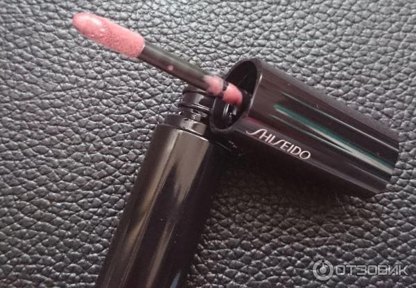 Помада-блеск Shiseido Lacquer Rouge фото