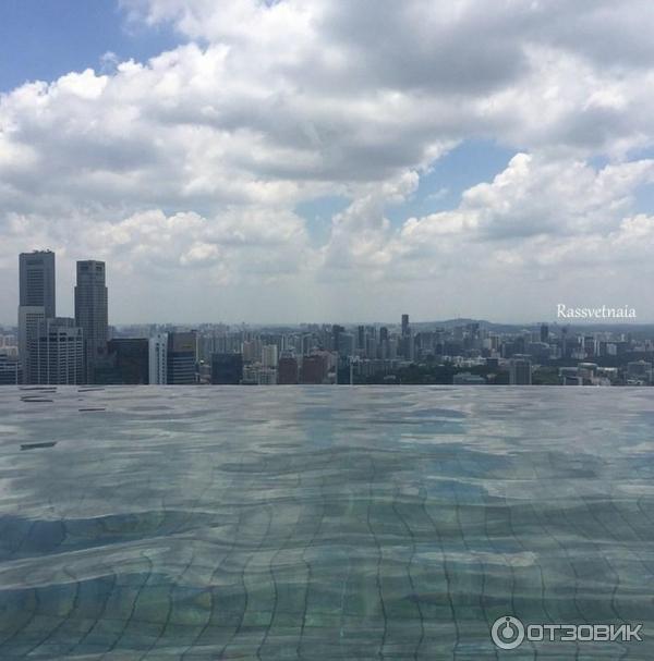 Бассейн Marina Bay Sands на высоте 200 метров