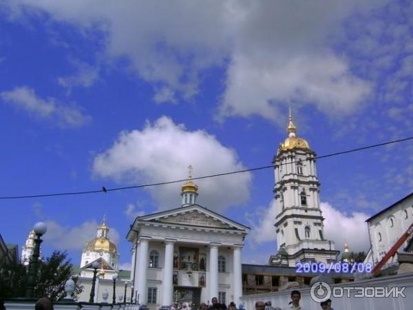 Почаевская лавра. Источник Св. Анны (Украина, Почаев) фото