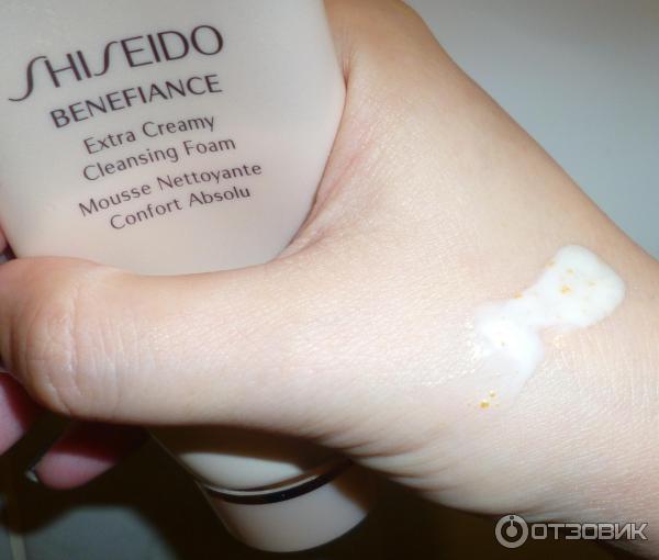 Пенка для умывания Shiseido Benefiance Extra Creamy Cleansing Foam фото