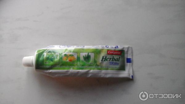 Зубная паста Colgate Herbal White фото