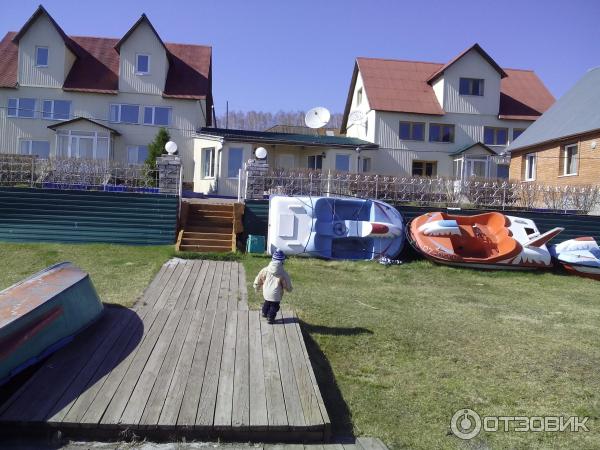 База отдыха лето на парном озере. База лето озеро парное.