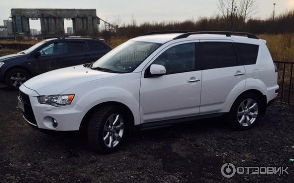 Автомобиль Mitsubishi Outlander XL кроссовер фото