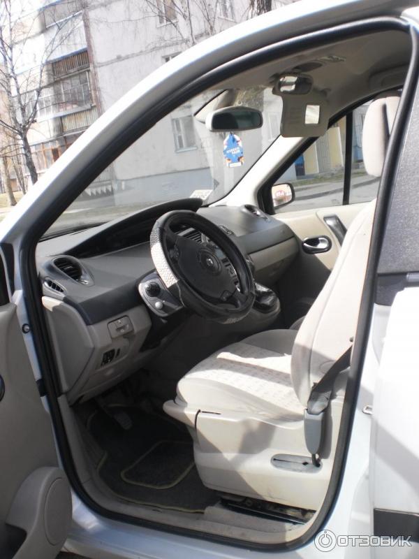 Автомобиль Renault Scenic II минивэн фото