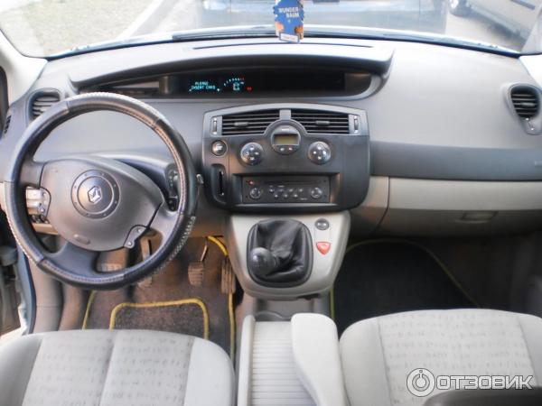 Автомобиль Renault Scenic II минивэн фото