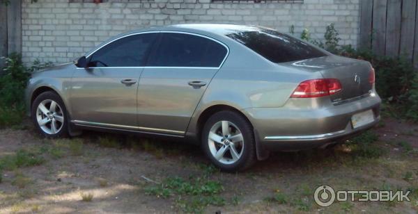 Volkswagen Passat B7 сбоку